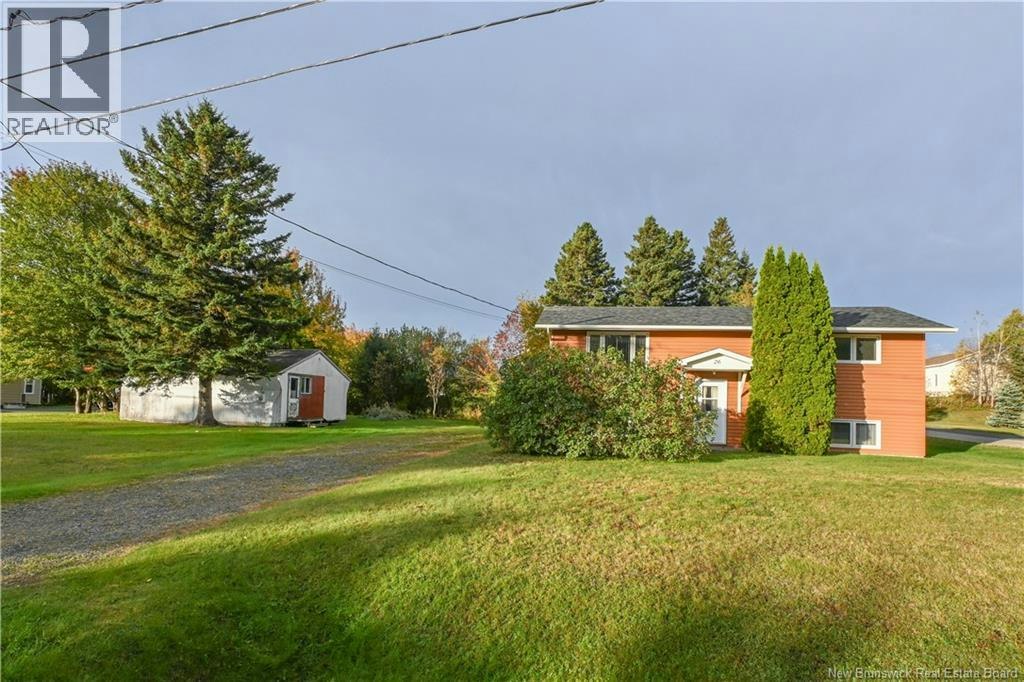 26 Des Patriotes Street, Caraquet, NB, E1W 1B6