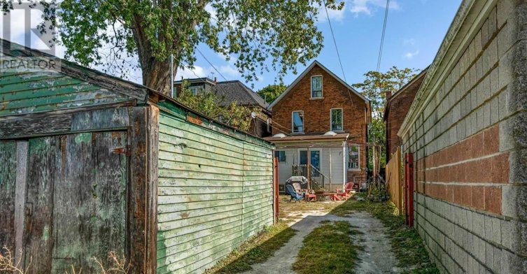 LOWER-604 Ossington Avenue, Toronto, ON, M6G 3T5 - 11