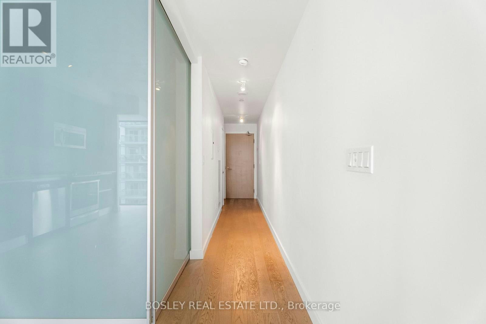 1007-111 Bathurst Street, Toronto, ON, M5V 2R1 - 4