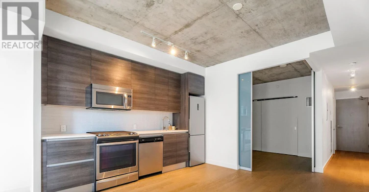 1007-111 Bathurst Street, Toronto, ON, M5V 2R1 - 8