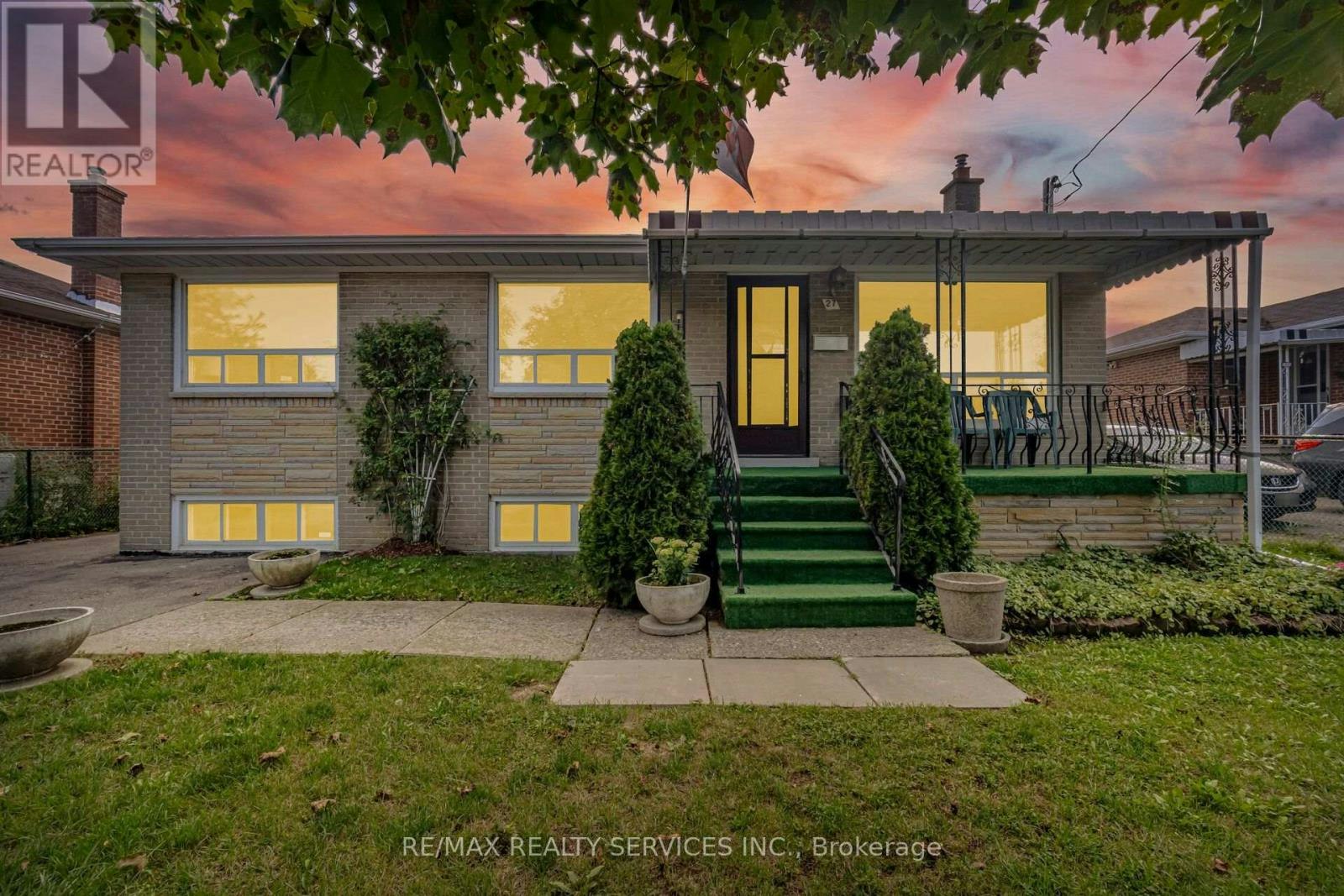 27 Edgemont Drive, Brampton, ON, L6V 1K9