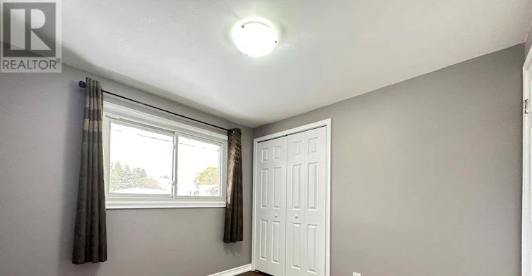 49 Howland Drive, Kitchener, ON, N2E 1G4 - 9