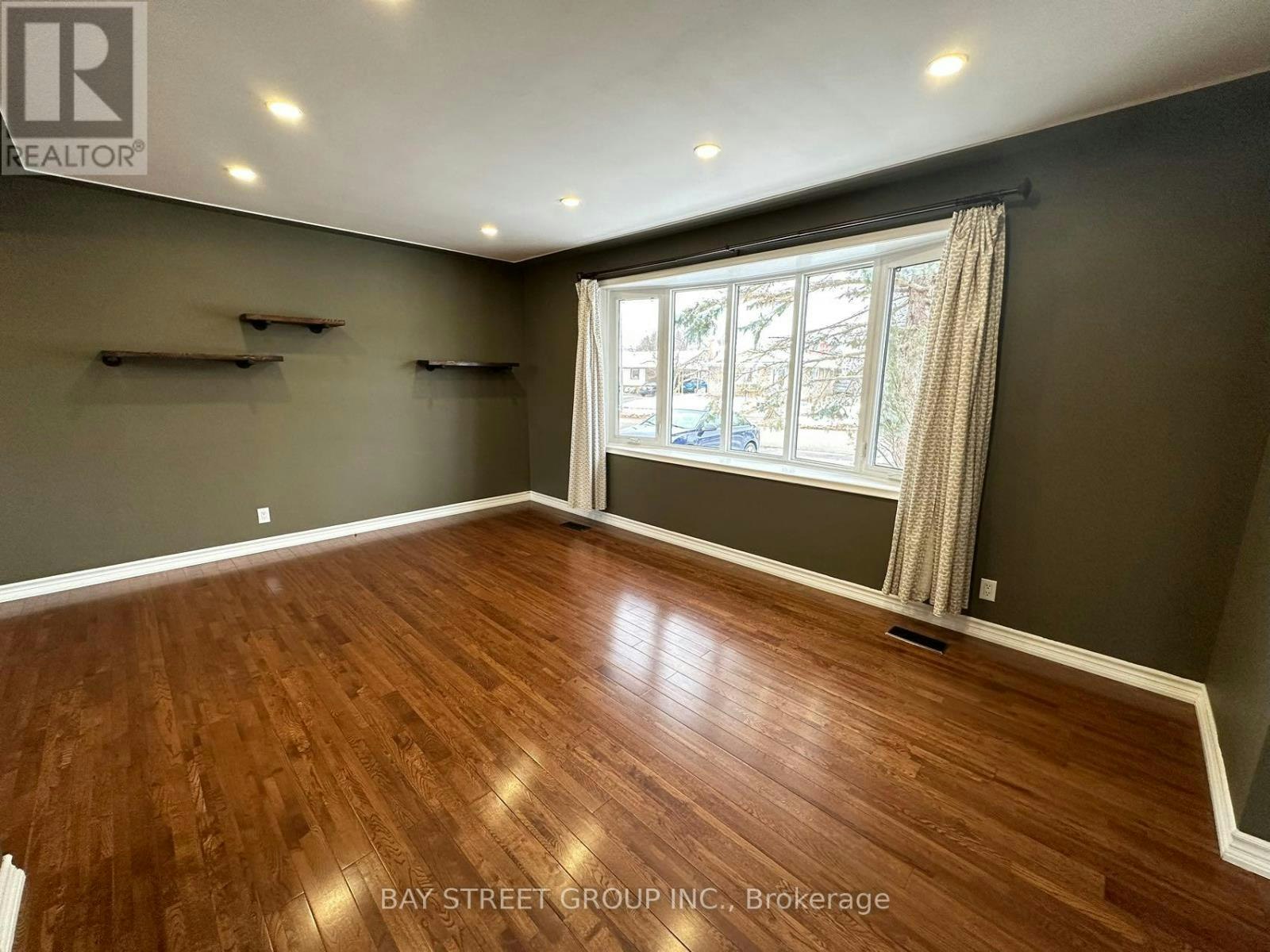 49 Howland Drive, Kitchener, ON, N2E 1G4 - 3
