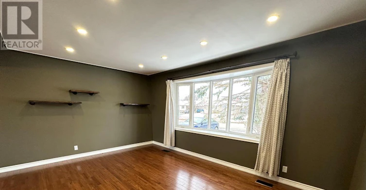 49 Howland Drive, Kitchener, ON, N2E 1G4 - 3