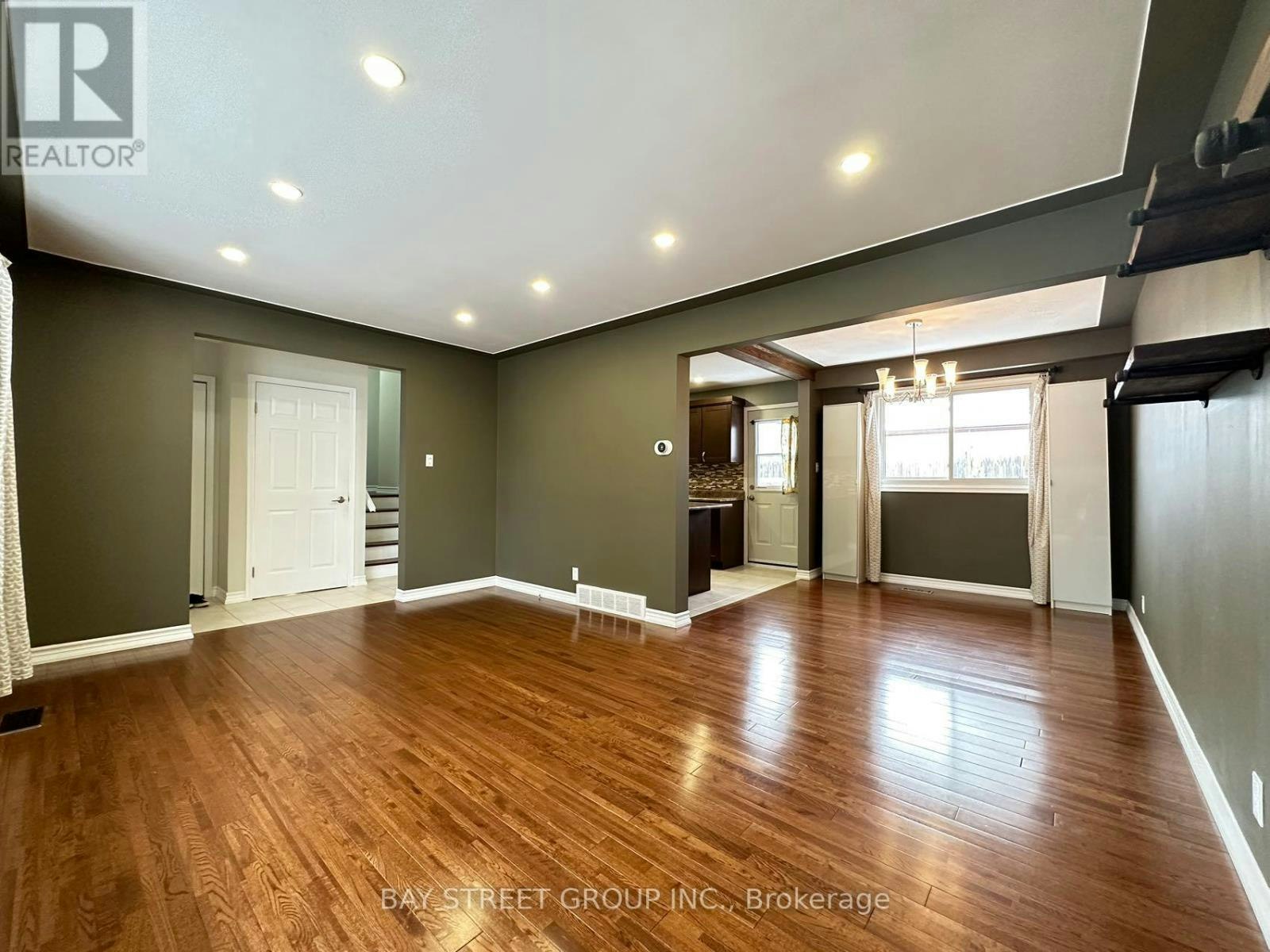 49 Howland Drive, Kitchener, ON, N2E 1G4 - 4