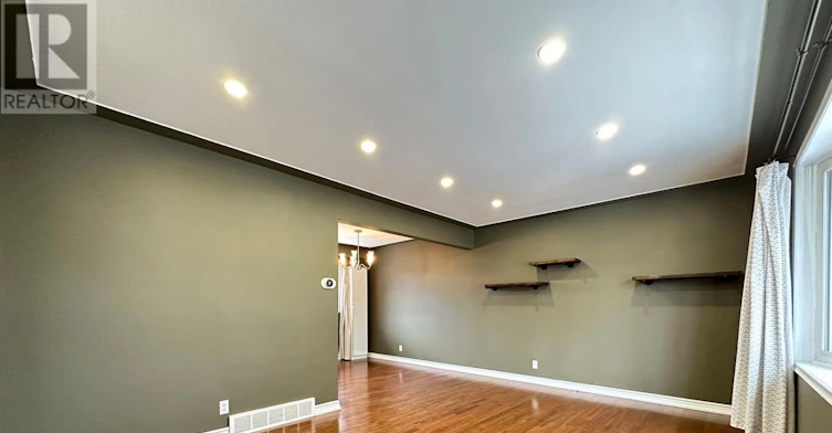 49 Howland Drive, Kitchener, ON, N2E 1G4 - 2
