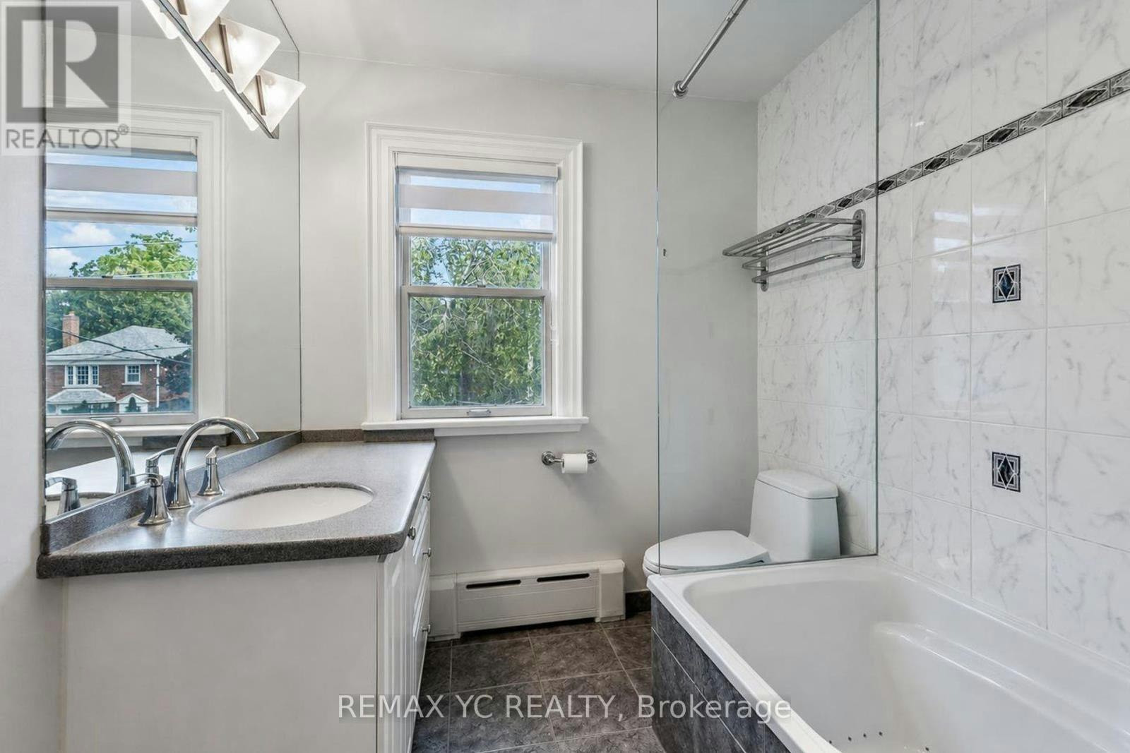 425 Broadway Avenue, Toronto, ON, M4G 2R3 - 23