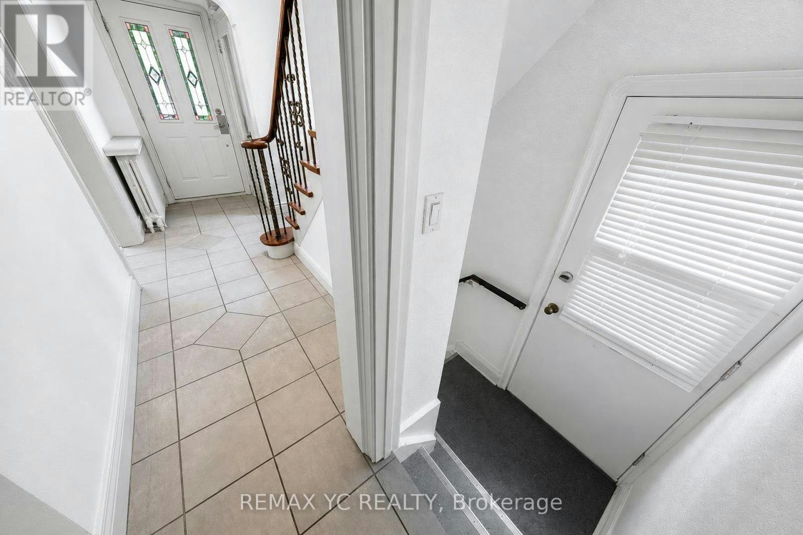 425 Broadway Avenue, Toronto, ON, M4G 2R3 - 25