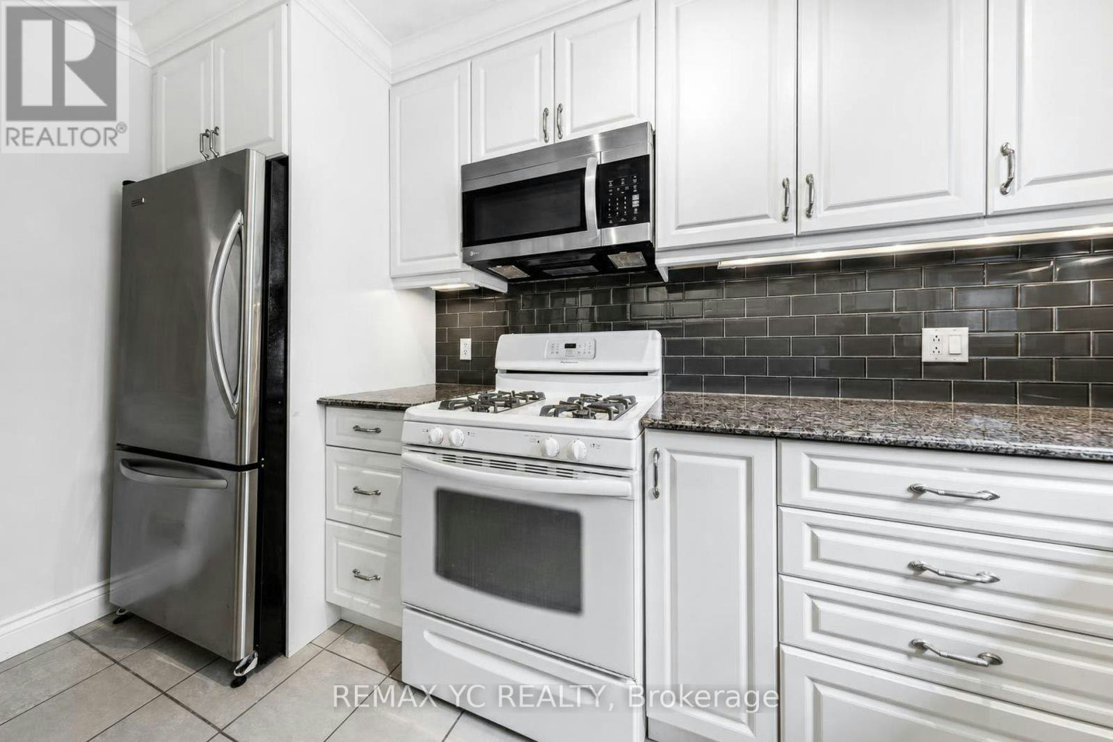 425 Broadway Avenue, Toronto, ON, M4G 2R3 - 9