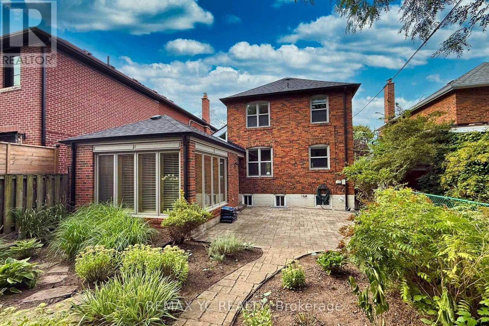 425 Broadway Avenue, Toronto, ON, M4G 2R3 - 34