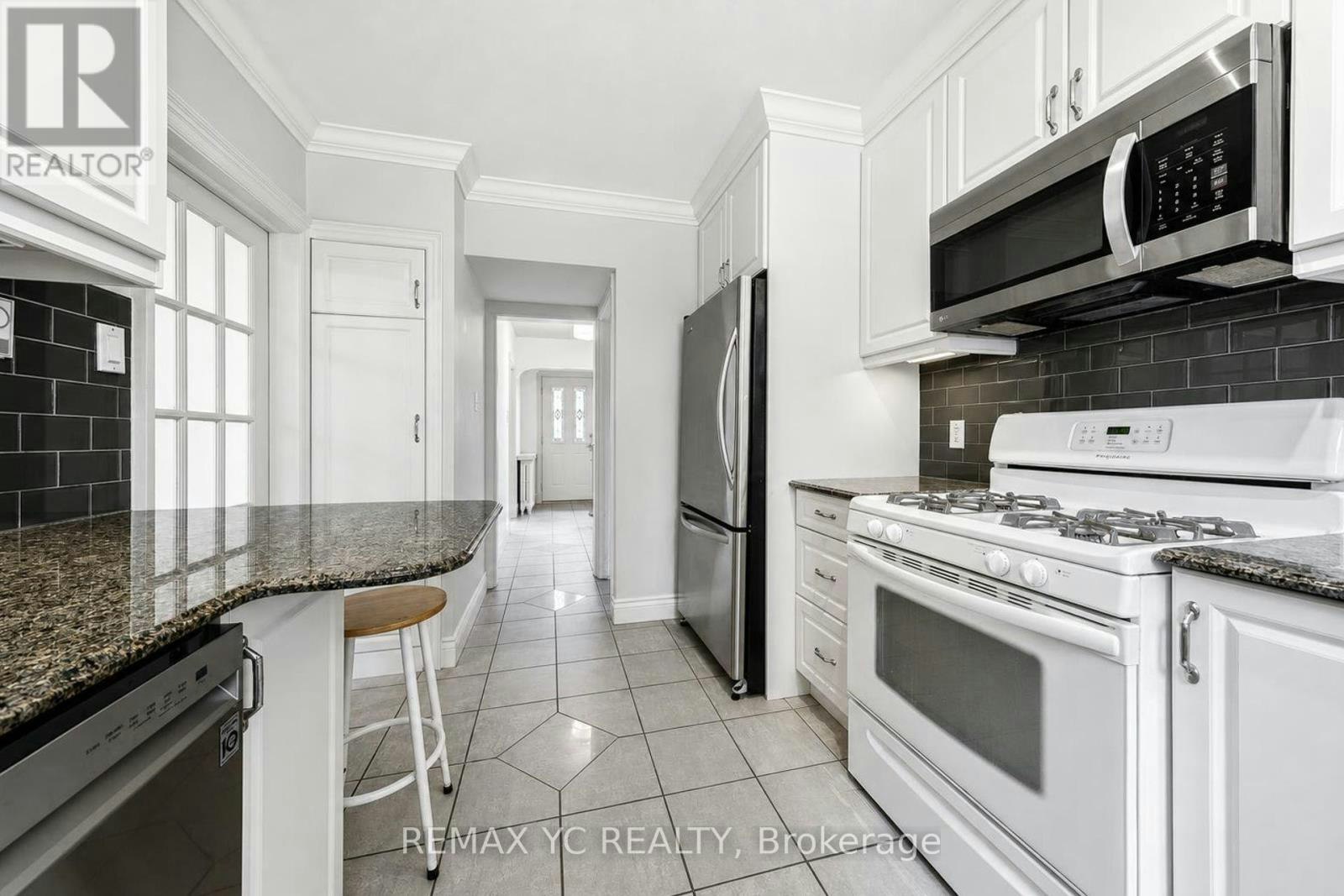 425 Broadway Avenue, Toronto, ON, M4G 2R3 - 10