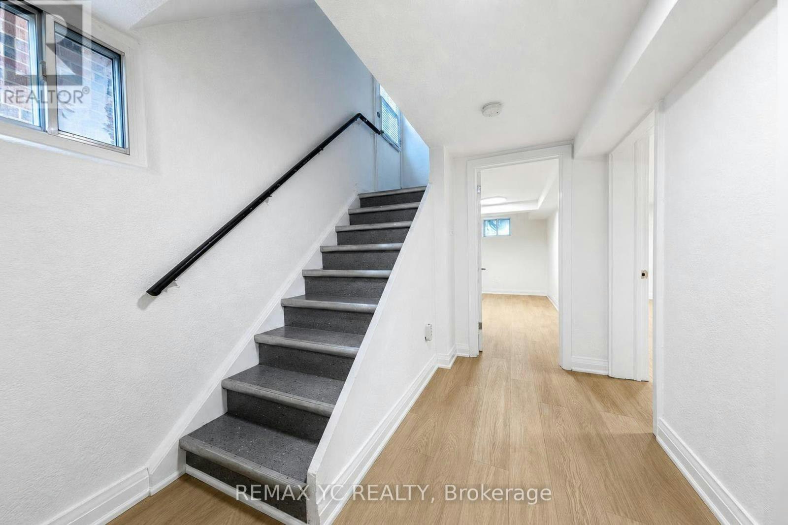 425 Broadway Avenue, Toronto, ON, M4G 2R3 - 26
