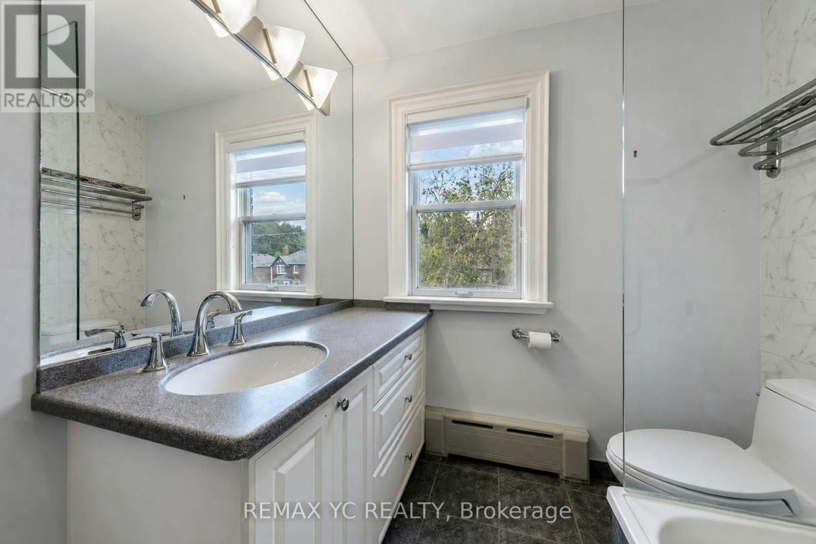 425 Broadway Avenue, Toronto, ON, M4G 2R3 - 24