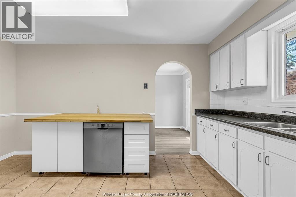 490 Kenwood, Lasalle, ON, N9G 2M1 - 11