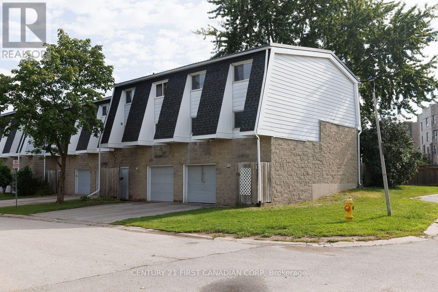 16-40 Fairfax Court, London, ON, N6G 3Y3