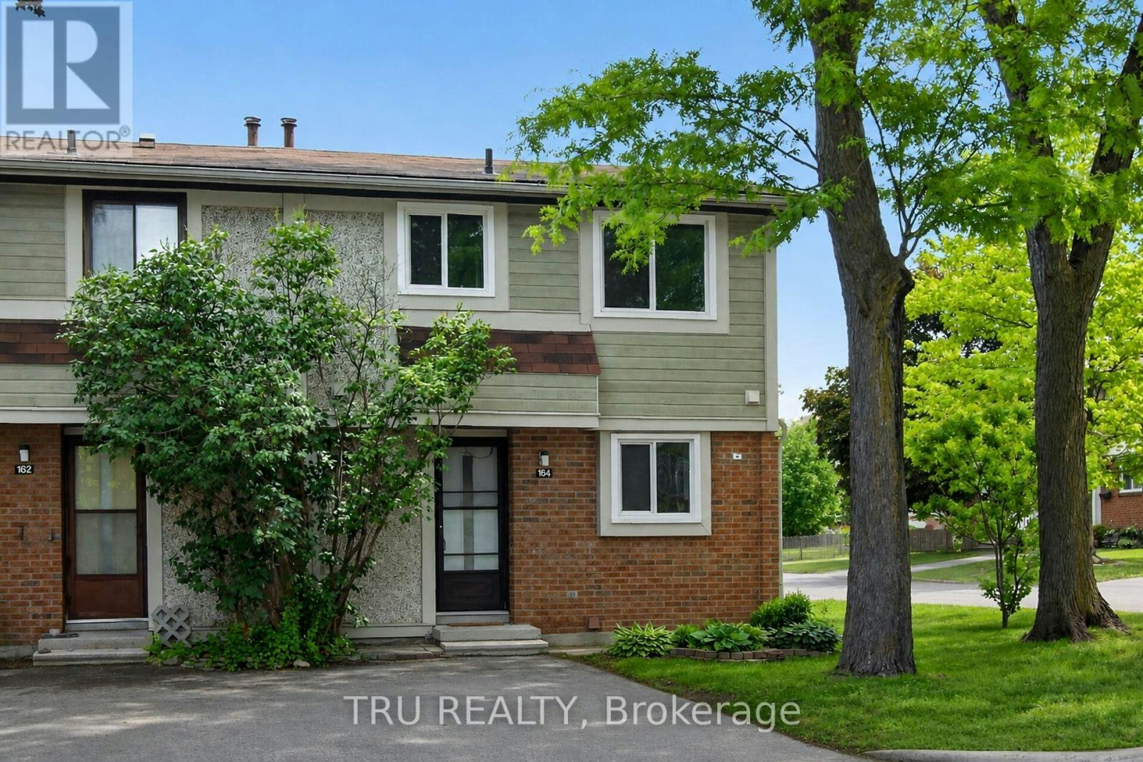 16-164 Barrow Crescent, Ottawa, ON, K2L 2J1