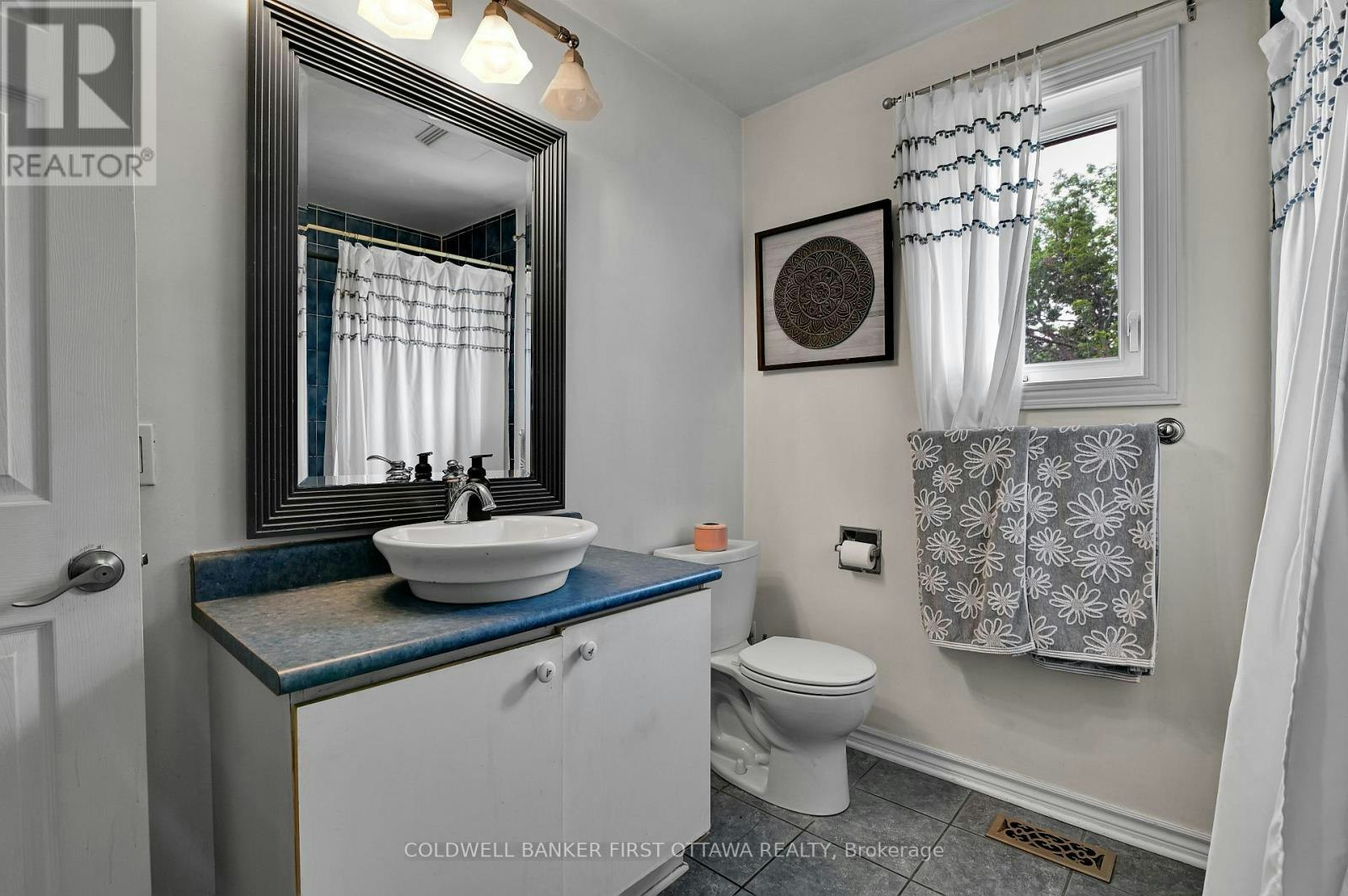 2153 East Acres Road, Ottawa, ON, K1J 9A6 - 19