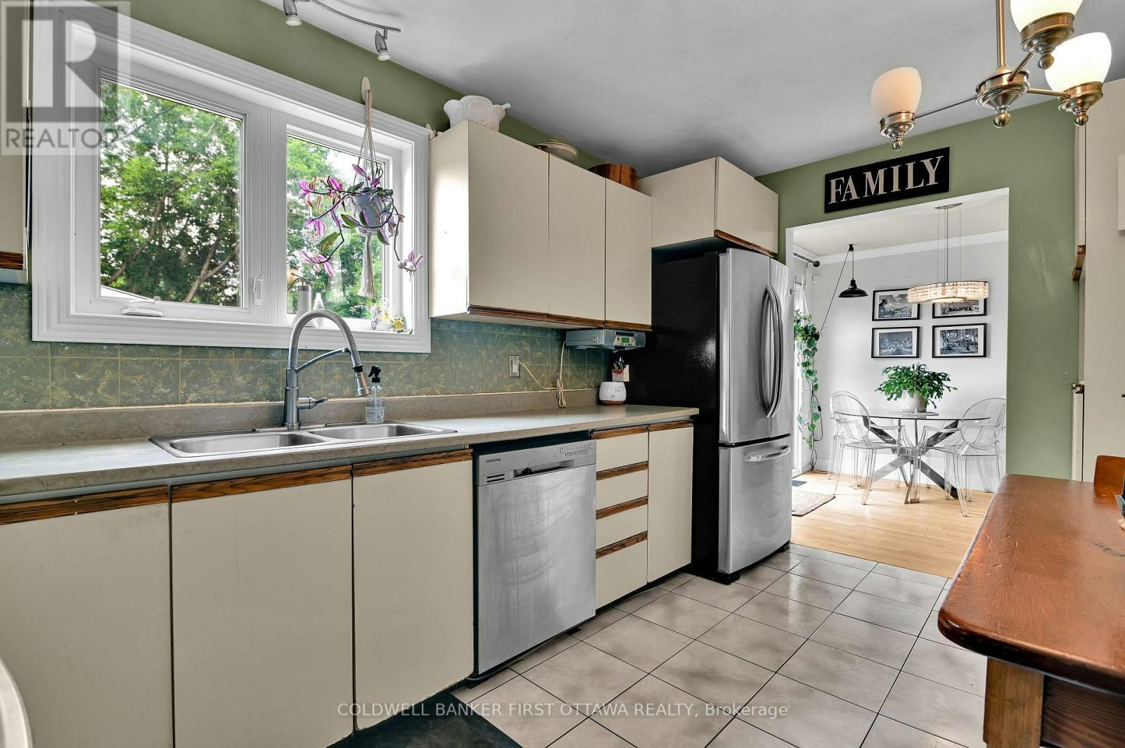 2153 East Acres Road, Ottawa, ON, K1J 9A6 - 12