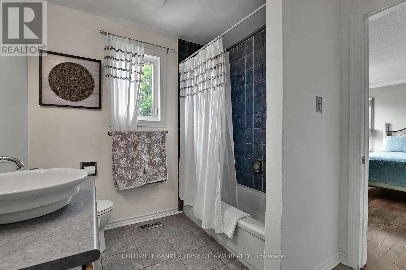 2153 East Acres Road, Ottawa, ON, K1J 9A6 - 18