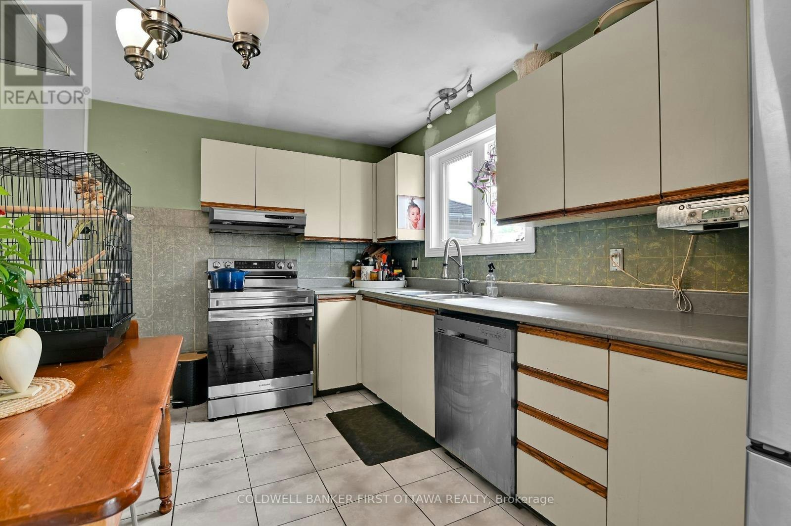 2153 East Acres Road, Ottawa, ON, K1J 9A6 - 10