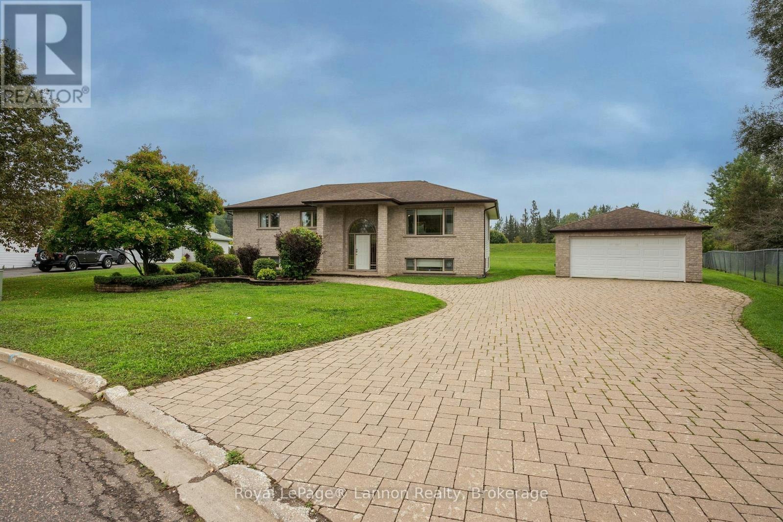 2196 Falconcrest Drive, Thunder Bay, ON, P7J 1H5