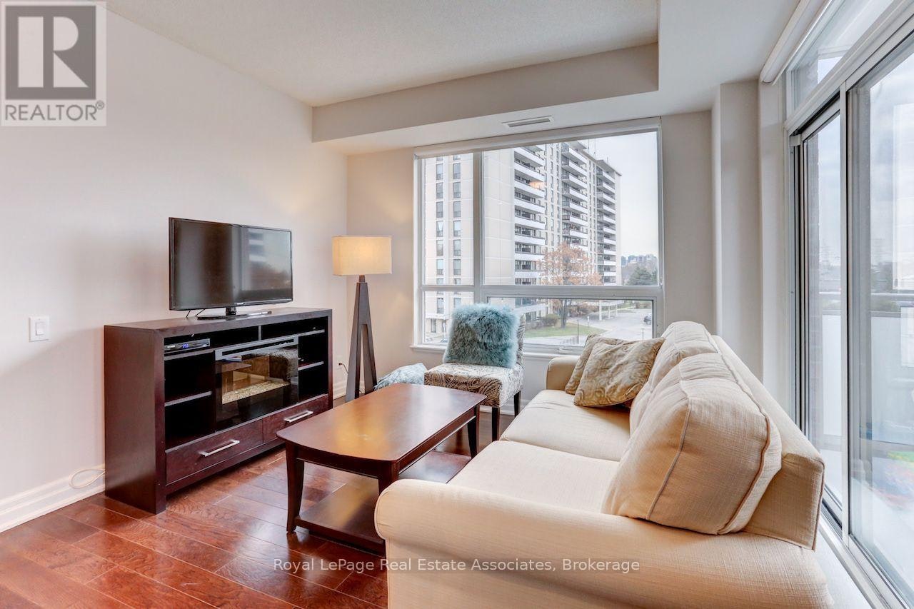 402-17 Ruddington Drive, Toronto, ON, M2K 0A8