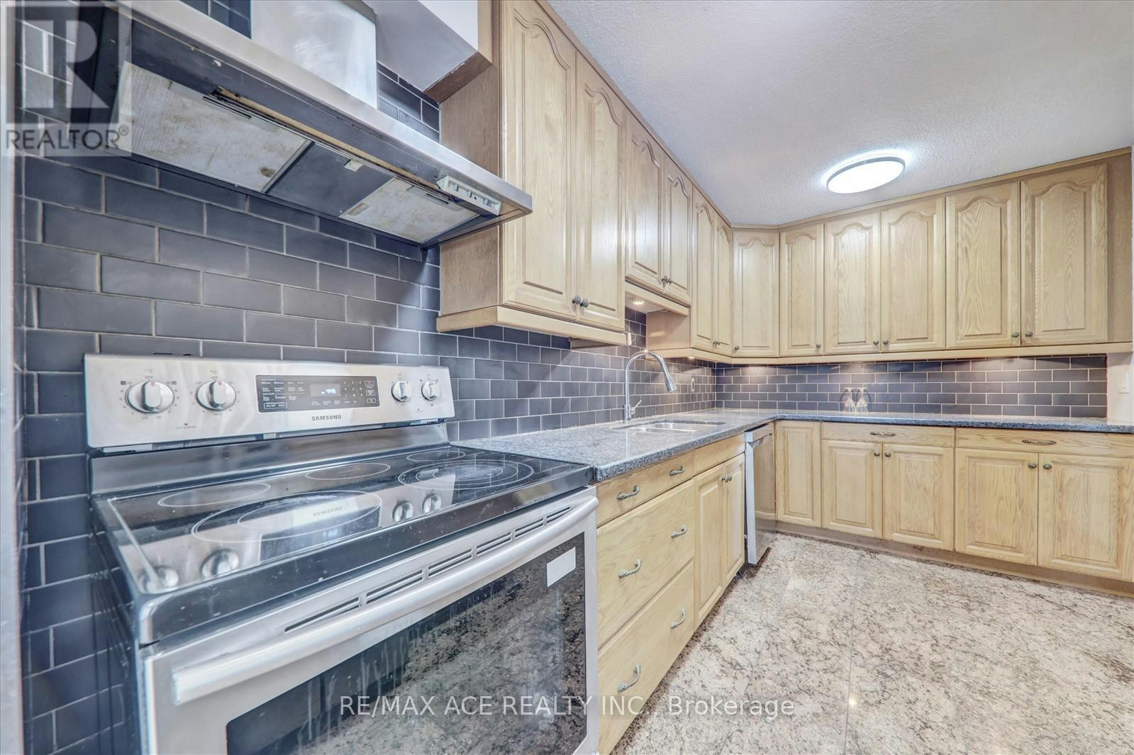 1204-1250 Bridletowne Circle, Toronto, ON, M1W 2V1 - 19