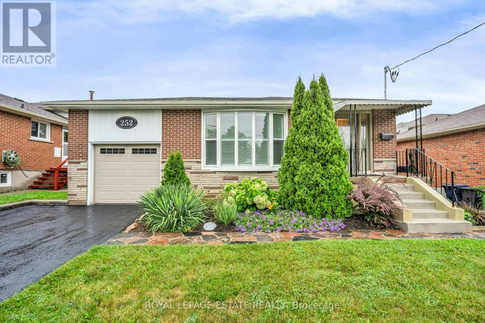 252 Brimorton Road, Toronto, ON, M1H 2E1