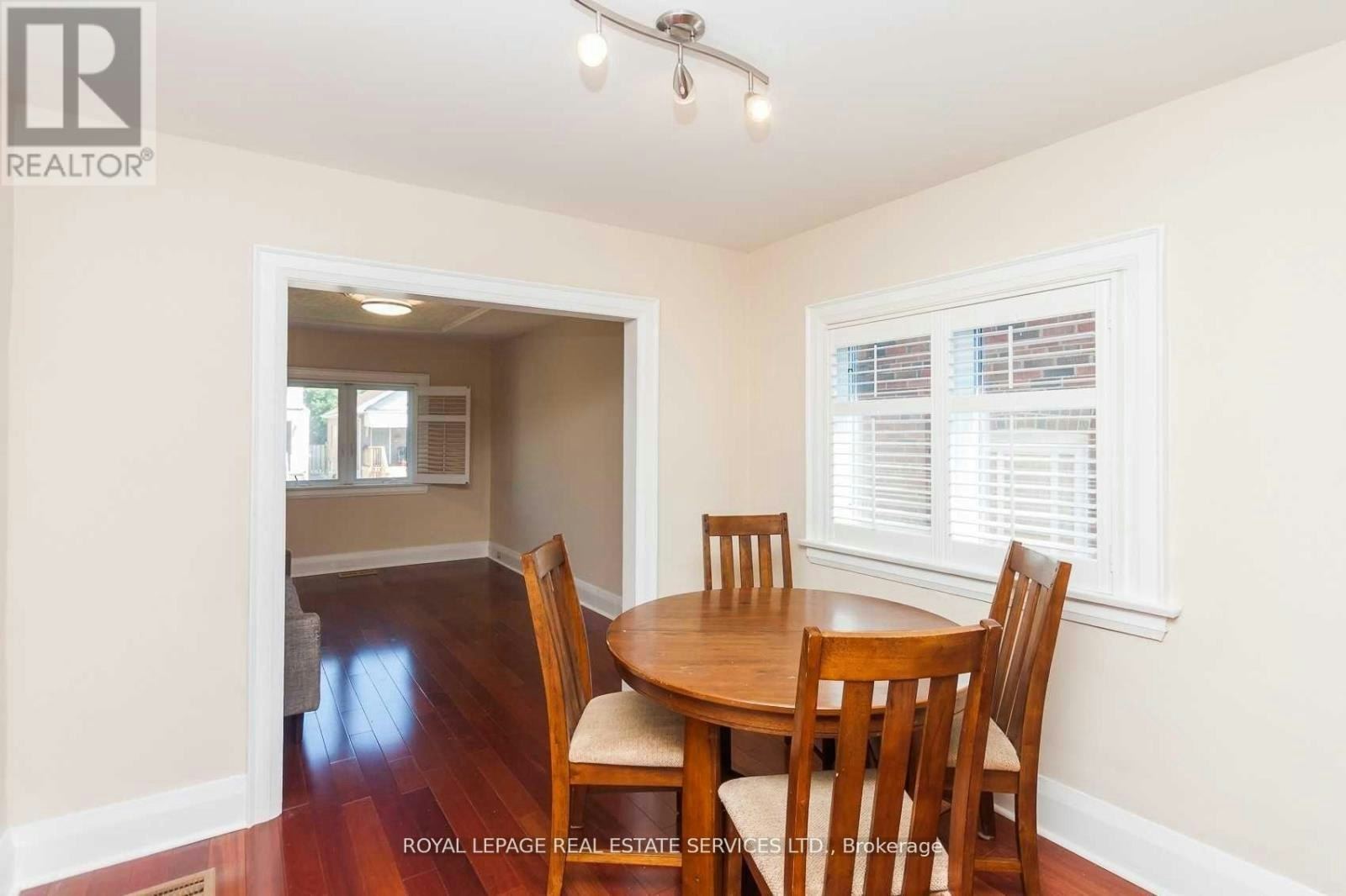 21 Belgravia Avenue, Toronto, ON, M6E 2M4 - 7