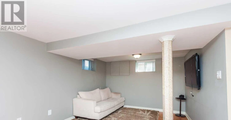 21 Belgravia Avenue, Toronto, ON, M6E 2M4 - 33