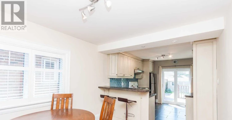 21 Belgravia Avenue, Toronto, ON, M6E 2M4 - 9