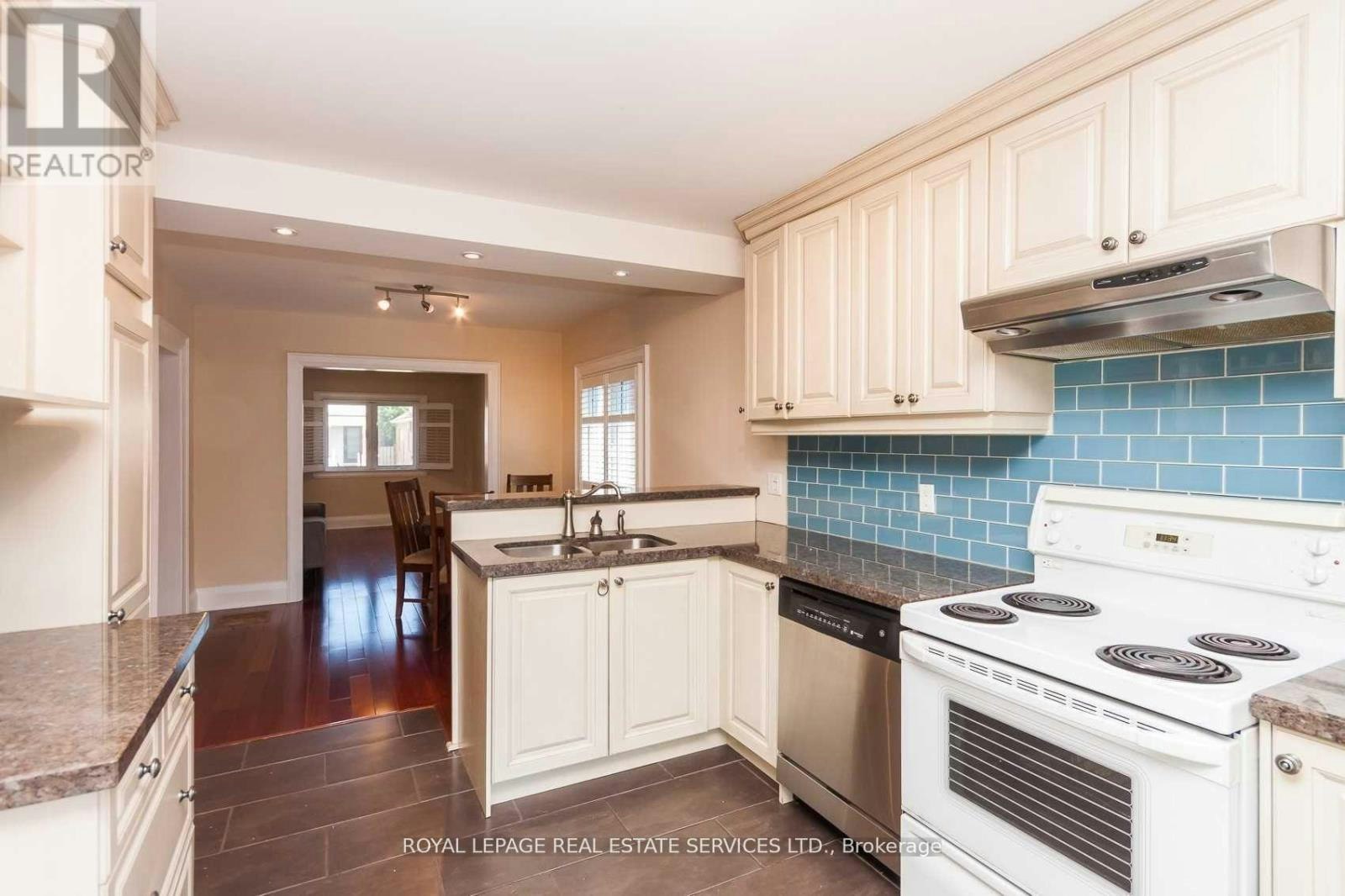 21 Belgravia Avenue, Toronto, ON, M6E 2M4 - 15