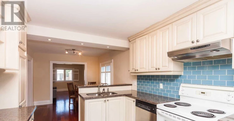 21 Belgravia Avenue, Toronto, ON, M6E 2M4 - 15