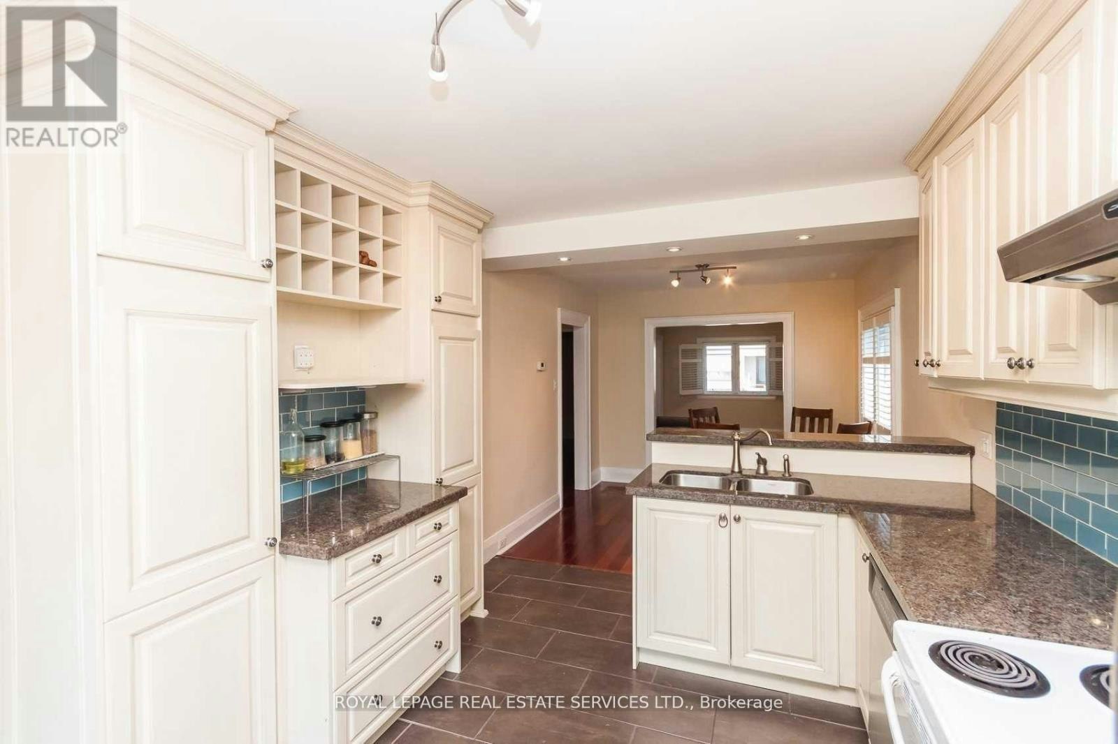 21 Belgravia Avenue, Toronto, ON, M6E 2M4 - 14