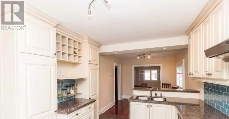 21 Belgravia Avenue, Toronto, ON, M6E 2M4 - 14