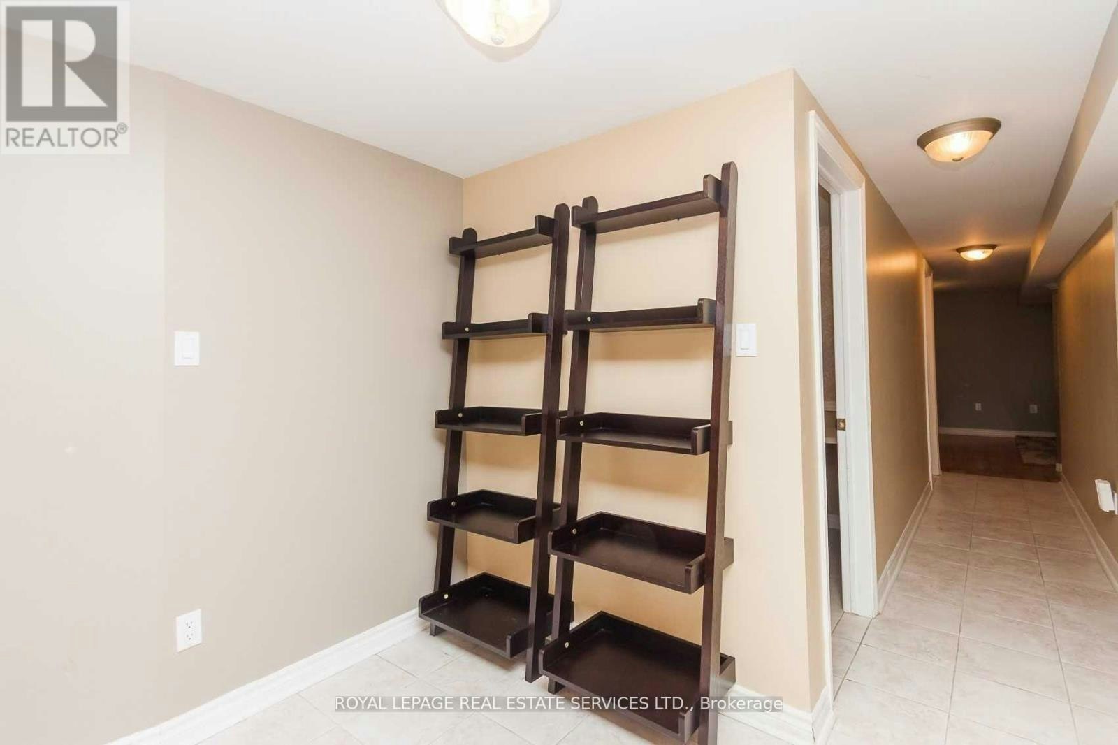 21 Belgravia Avenue, Toronto, ON, M6E 2M4 - 23