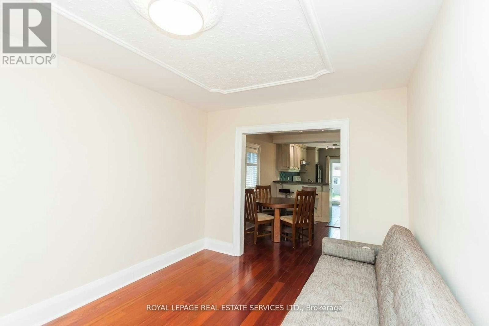21 Belgravia Avenue, Toronto, ON, M6E 2M4 - 5