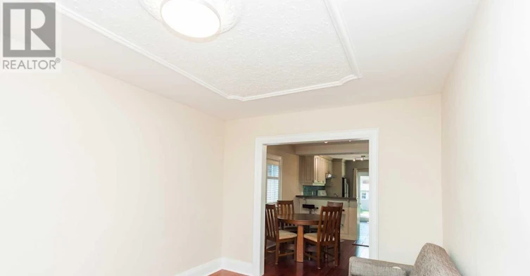 21 Belgravia Avenue, Toronto, ON, M6E 2M4 - 5
