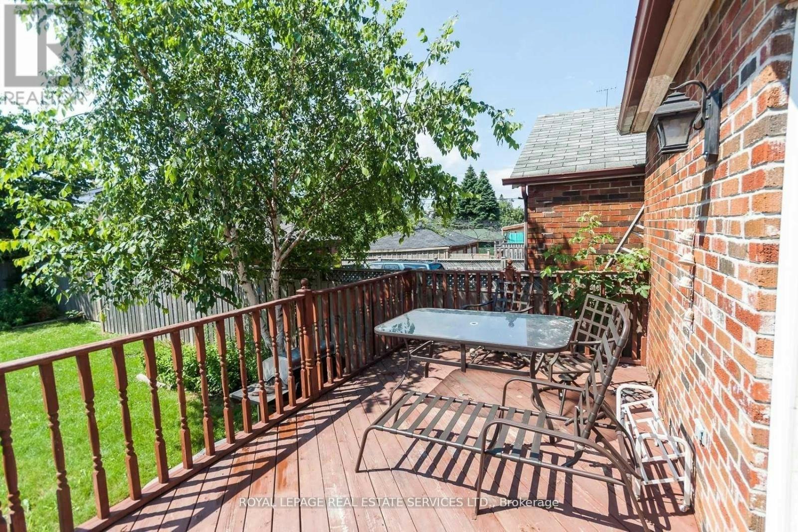 21 Belgravia Avenue, Toronto, ON, M6E 2M4 - 40