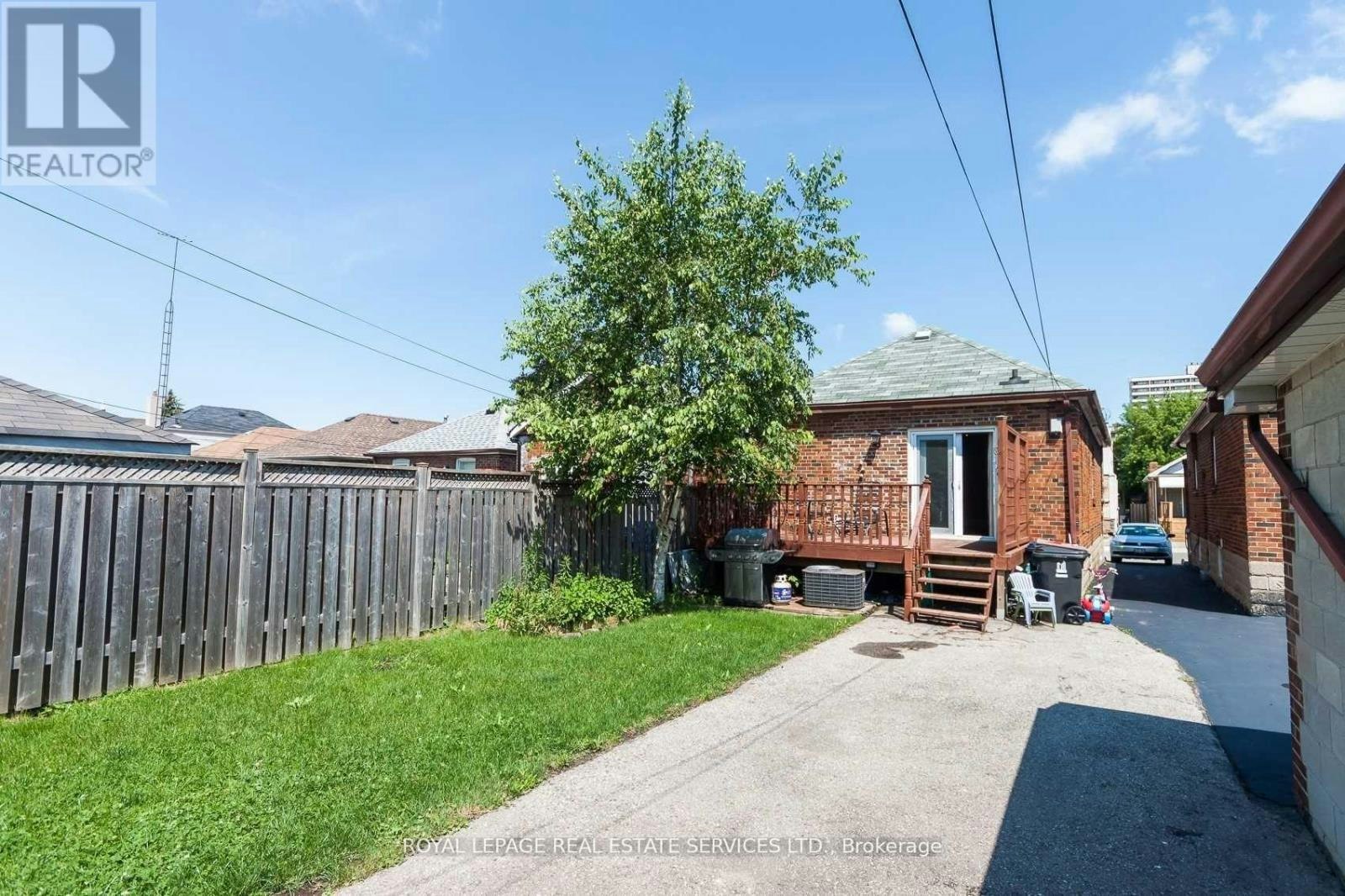 21 Belgravia Avenue, Toronto, ON, M6E 2M4 - 38