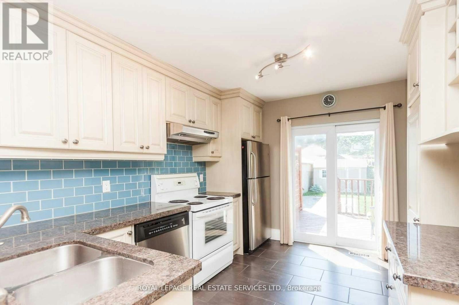 21 Belgravia Avenue, Toronto, ON, M6E 2M4 - 13