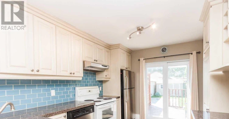 21 Belgravia Avenue, Toronto, ON, M6E 2M4 - 13