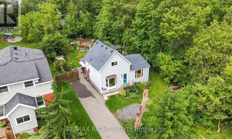 138 Borland Street E