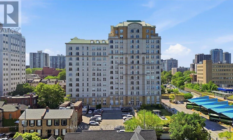 1401-135 James Street S