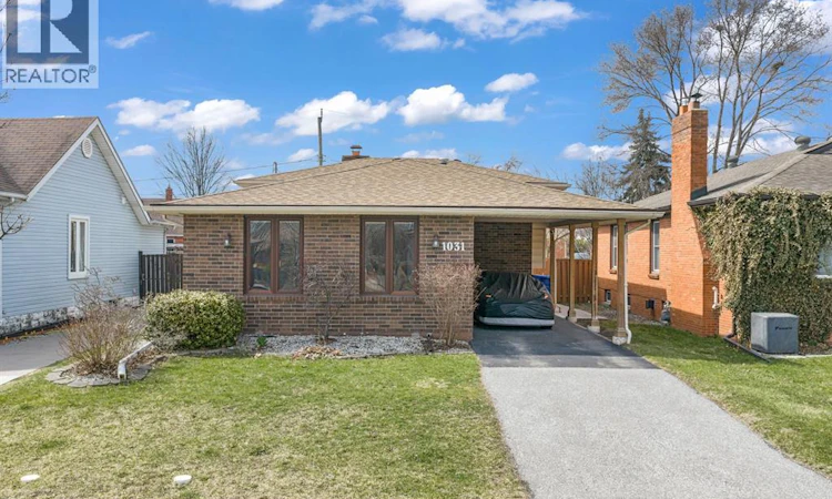 1031 Eastlawn