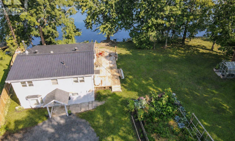 1127 Perry Lane