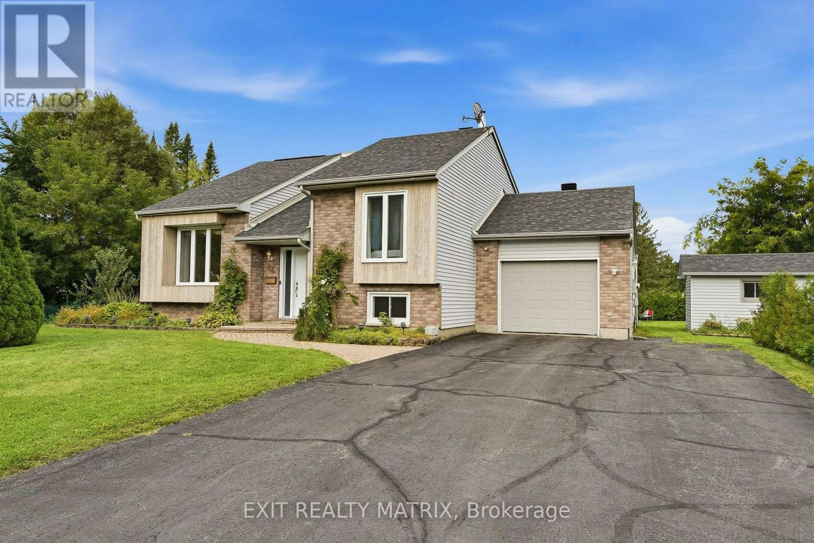 44 Ste Therese Boulevard, Russell, ON, K0A 1W0