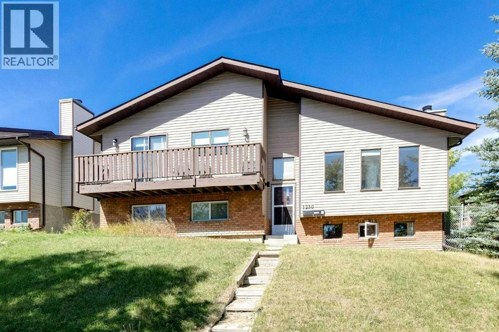 1230 Berkley Drive NW, Calgary, AB, T3K 1S9