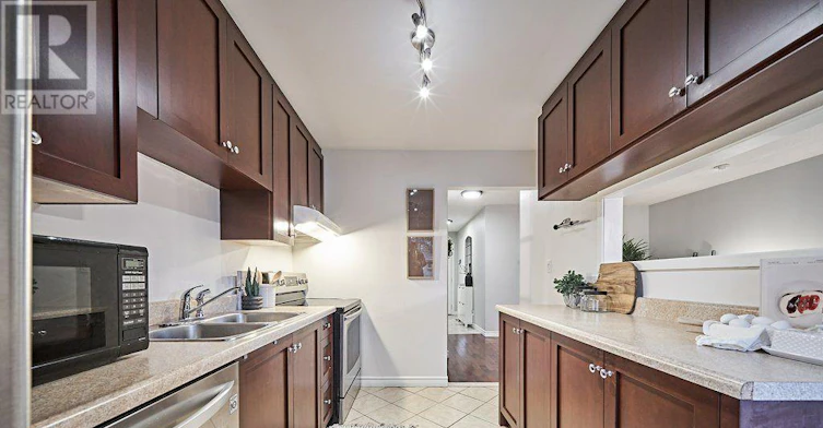 98 Greenfield Crescent, Whitby, ON, L1N 7G3 - 7