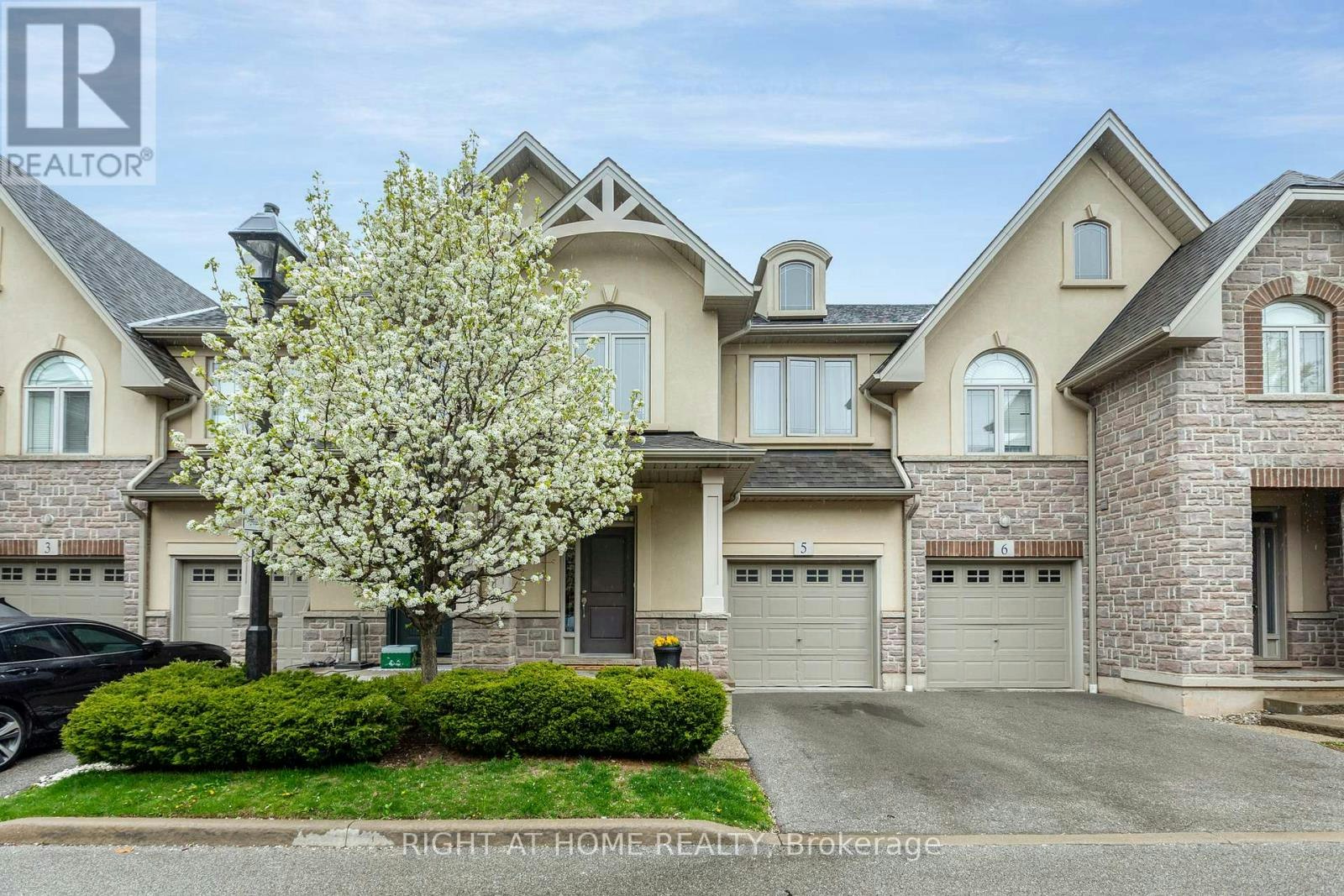 5-5056 New Street, Burlington, ON, L7L 1V1